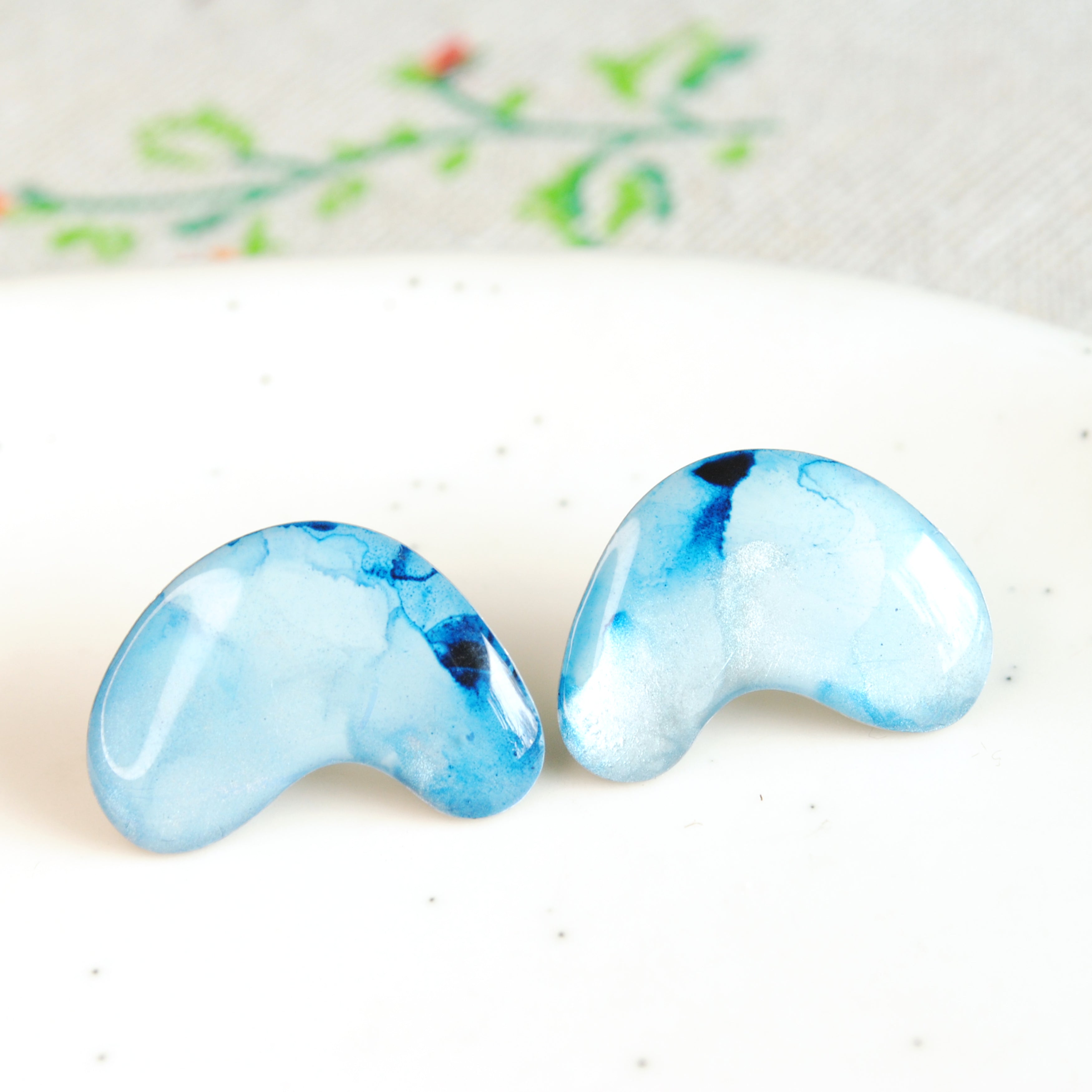 Winter Lake Honeysuckle Studs