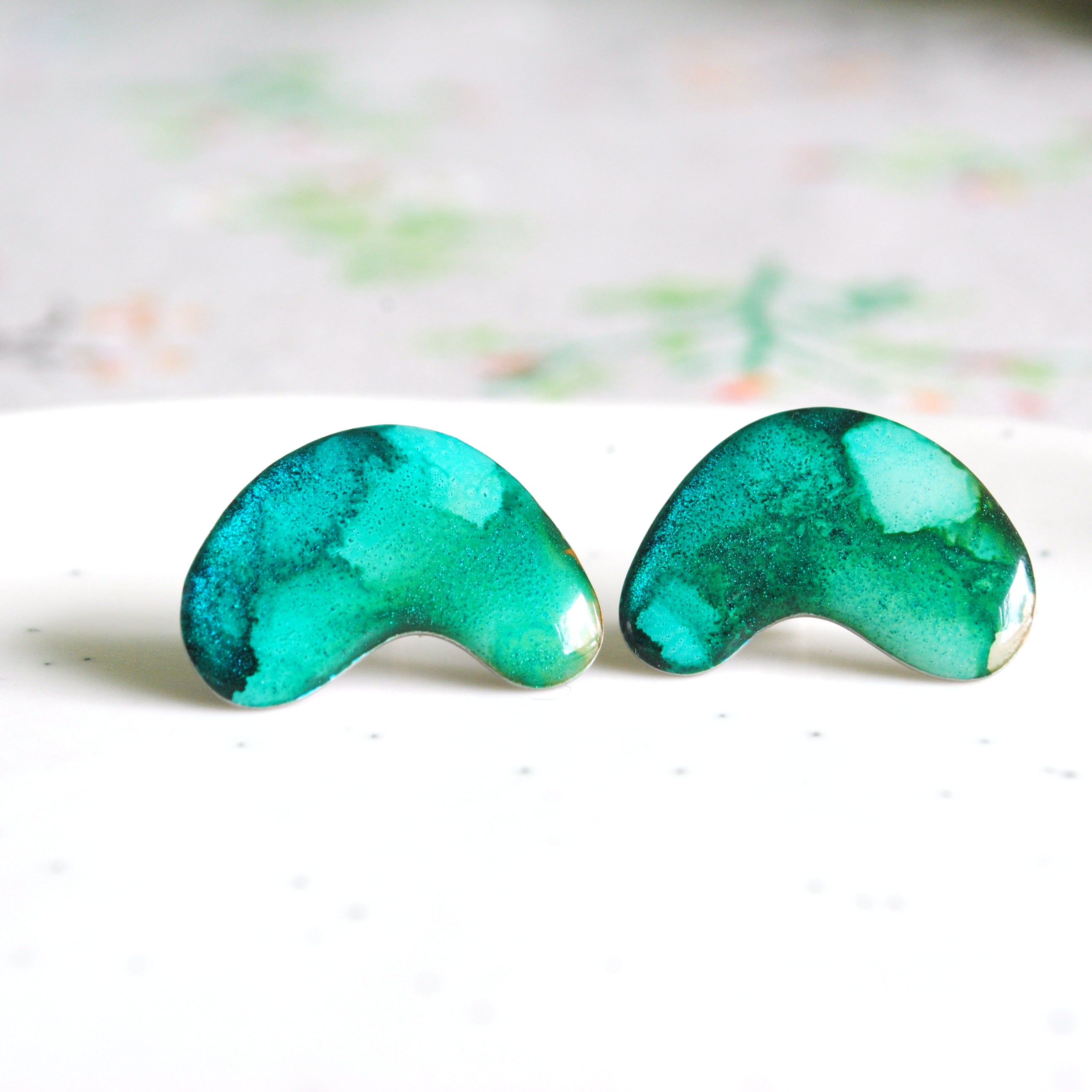 Shimmering Stream Honeysuckle Studs