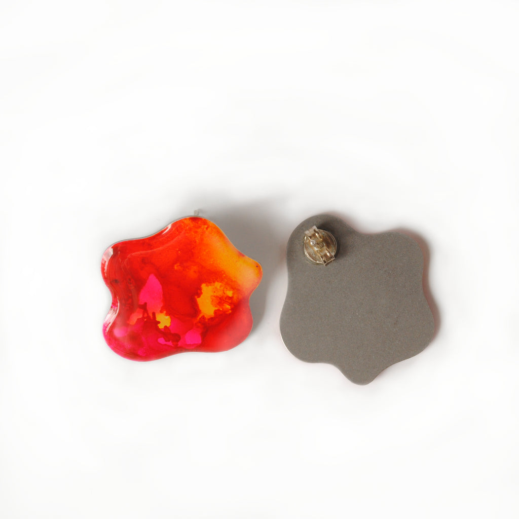 Fun-Loving Painted Daisy Studs