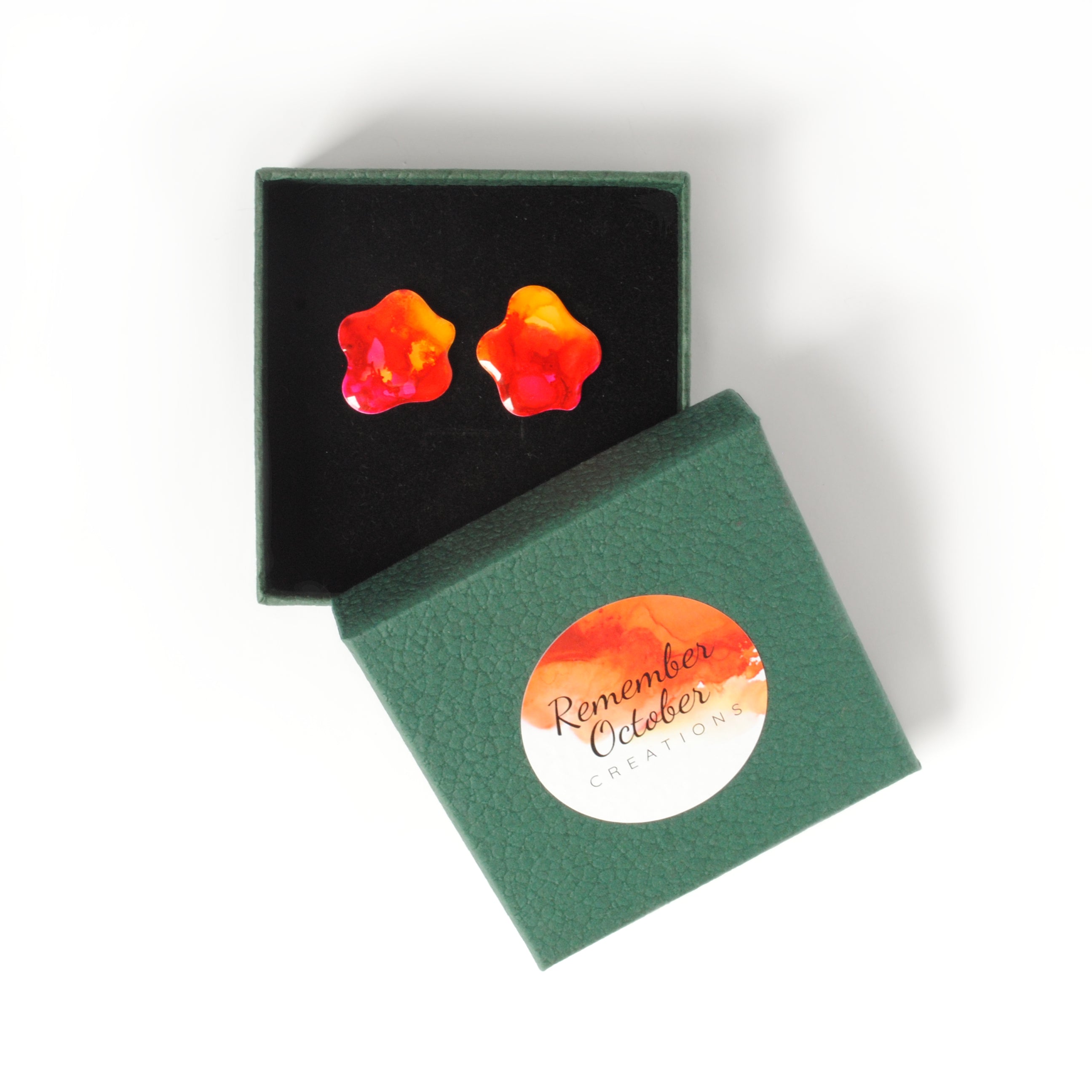 Fun-Loving Painted Daisy Studs