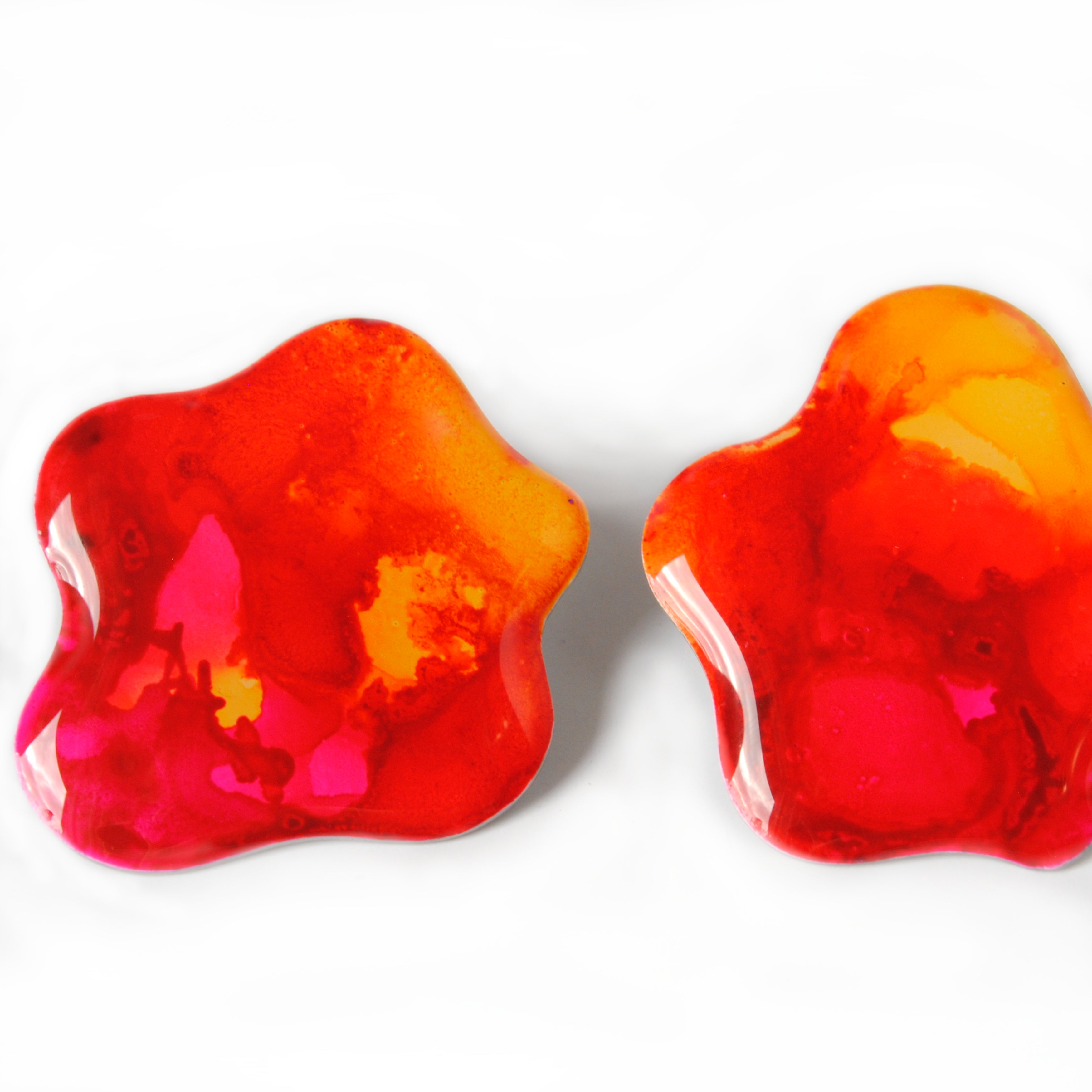 Fun-Loving Painted Daisy Studs